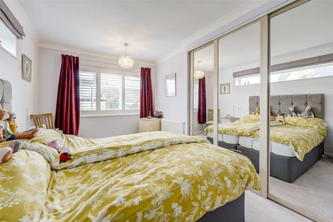 4 The Grove, Ferring, Worthing, BN12 5JA