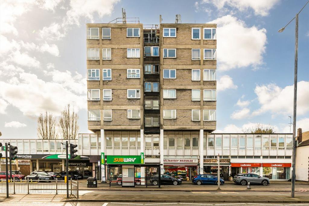 Tw13 Hampton Road West, Feltham TW13 2 bed flat for sale - £250,000