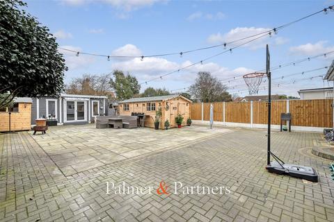 4 bedroom detached house for sale, Dulwich Road, Holland-on-Sea, Clacton-on-Sea, Essex, CO15