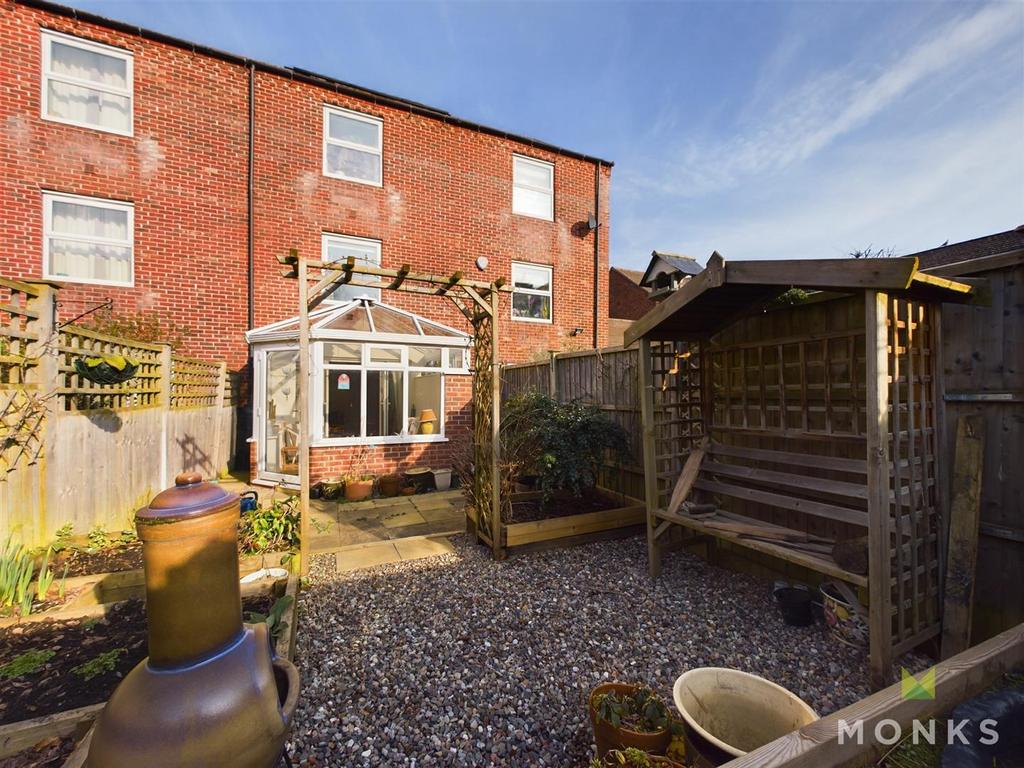 CAM01348 G0-PR0591-STILL014.jpg