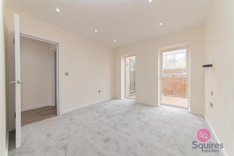 2 bedroom flat to rent, Flat 2 Rama Court, 114a Station Road, London N1 1QE