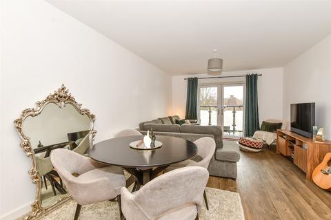 2 bedroom apartment for sale, Salomons Grove, Southborough, Tunbridge Wells, Kent