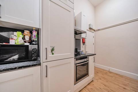 Studio to rent, Queens Gate, South Kensington, London, SW7