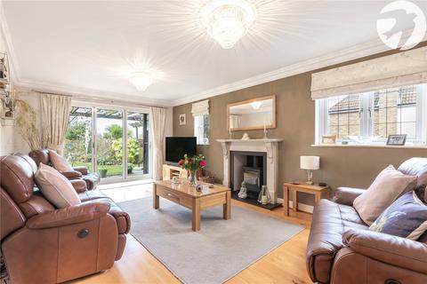 27 Hotham Close, Swanley, BR8 7UX