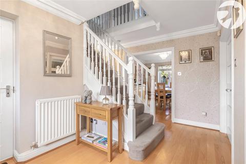 27 Hotham Close, Swanley, BR8 7UX