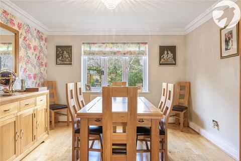 27 Hotham Close, Swanley, BR8 7UX