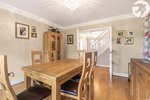 27 Hotham Close, Swanley, BR8 7UX