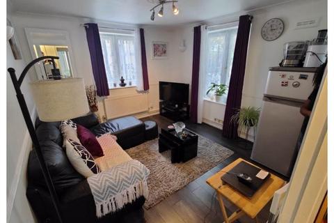 1 bedroom flat to rent, Manor Close, London SE28