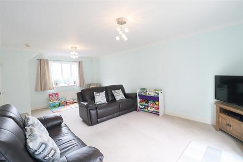 3 bedroom end of terrace house to rent, Mill Park Drive, Braintree