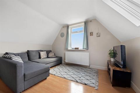 2 bedroom flat for sale, Holmesdale Road, London