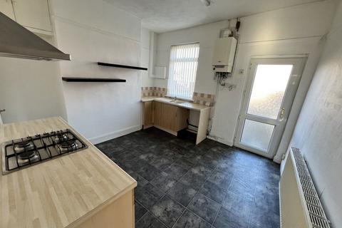 2 bedroom terraced house to rent, Wilson Street, Castleford, WF10