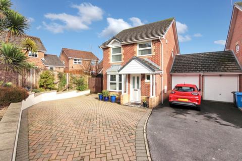Twin Oaks Close, Broadstone, Dorset, BH18