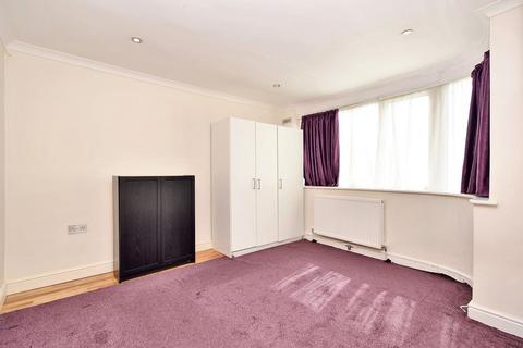 2 bedroom maisonette for sale, Leamington Crescent, Harrow HA2