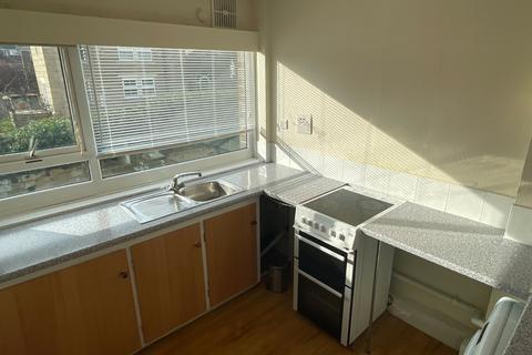 2 bedroom flat to rent, Grove House Court, Leeds, West Yorkshire, LS8