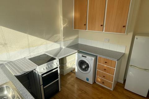 2 bedroom flat to rent, Grove House Court, Leeds, West Yorkshire, LS8