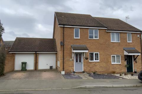 3 Blake Close, Towcester, NN12 6JN