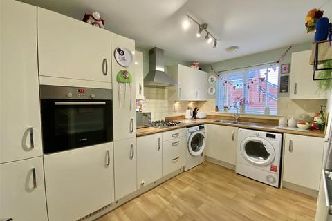 3 Blake Close, Towcester, NN12 6JN