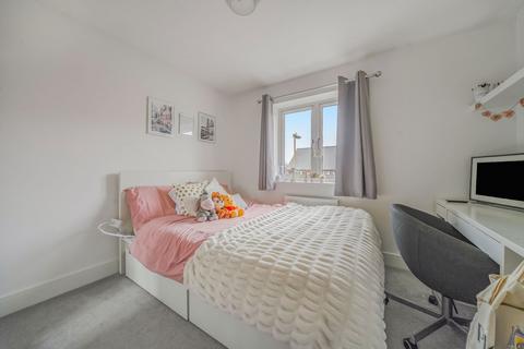 61 Saunders Way, Basingstoke, RG23 7FA