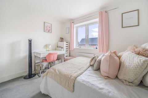 61 Saunders Way, Basingstoke, RG23 7FA