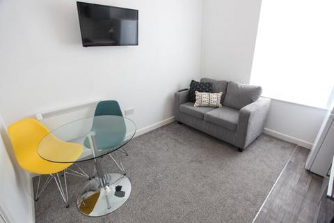 2 bedroom flat to rent, Fell Street, L7 2QD,