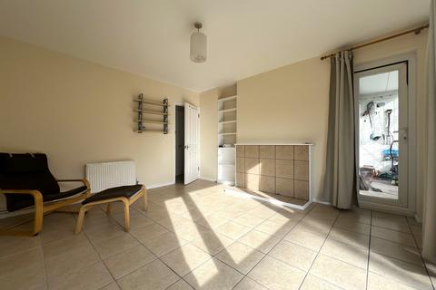 2 bedroom apartment to rent, Dora Street, London, E14