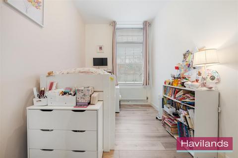 6 Banting Drive, London, N21 1SL