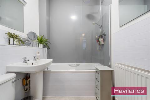 6 Banting Drive, London, N21 1SL