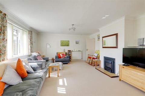 2 bedroom detached bungalow for sale, Stopham Close, Worthing