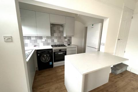 3 bedroom terraced house to rent, Woodside Place, Leeds, West Yorkshire, LS4