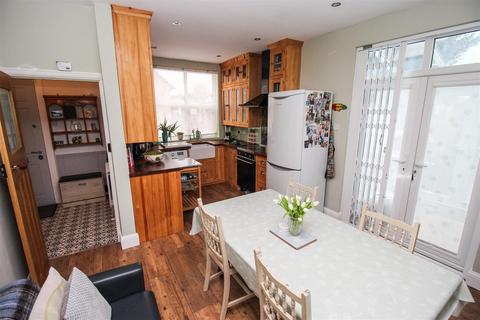 3 bedroom end of terrace house for sale, Lonsdale Road, Southend-On-Sea