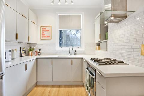 2 bedroom apartment for sale, Highwood Road, London