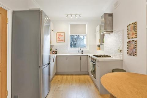 2 bedroom apartment for sale, Highwood Road, London