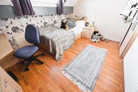 1 bedroom in a house share to rent, 11 Thornville Crescent HS