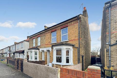 3 bedroom semi-detached house to rent, Hounslow TW3