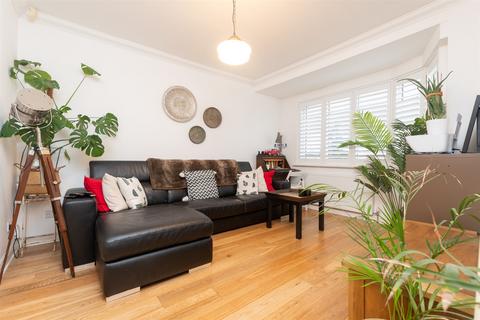 27 Thomas Drive, Gravesend, DA12 5PY