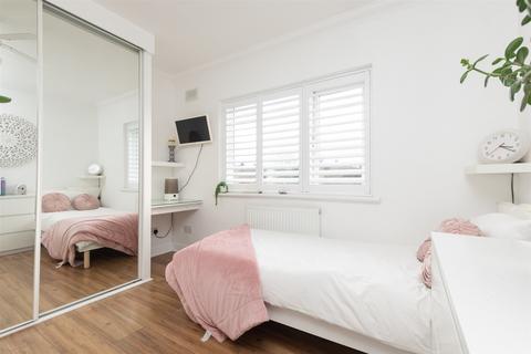 27 Thomas Drive, Gravesend, DA12 5PY