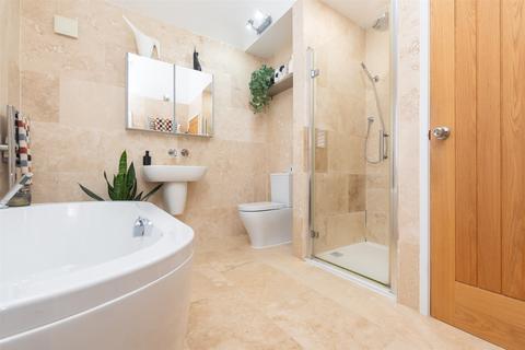 27 Thomas Drive, Gravesend, DA12 5PY