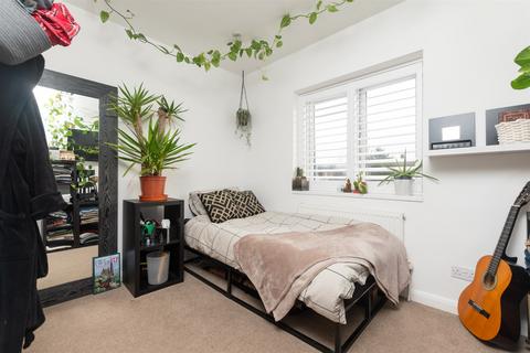 27 Thomas Drive, Gravesend, DA12 5PY