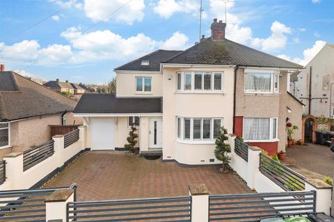 27 Thomas Drive, Gravesend, DA12 5PY