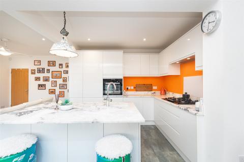 27 Thomas Drive, Gravesend, DA12 5PY