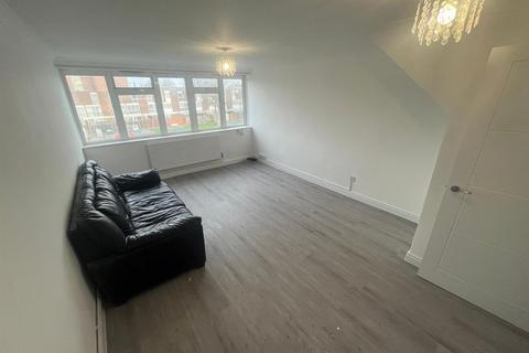 3 bedroom house to rent, Blaydon Close, London