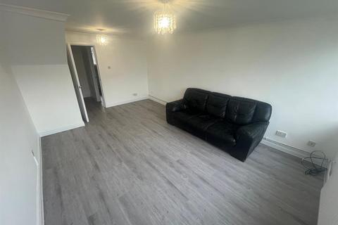 3 bedroom house to rent, Blaydon Close, London