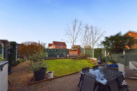 4 bedroom detached house for sale, Thornescroft Gardens, Burton-On-Trent DE14