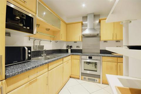 2 bedroom flat to rent, High Street, Brentford, TW8