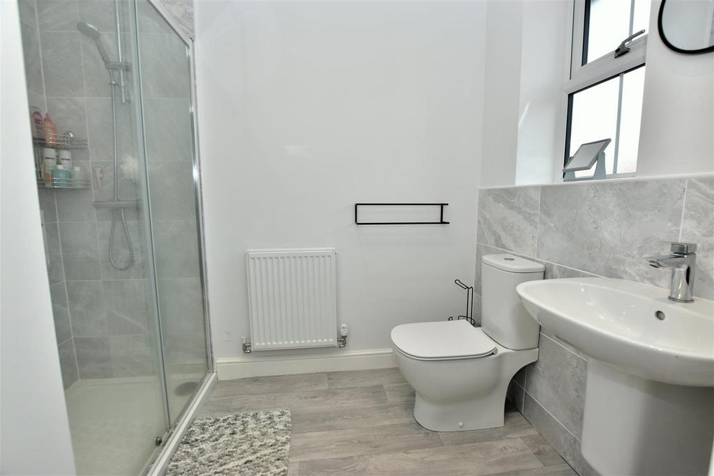 En Suite Shower Room.JPG