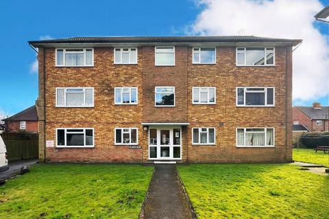 2 bedroom flat for sale, 17 Shaw Court, Ninehams Road, Caterham, Surrey, CR3 5LG