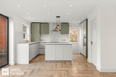 3 Halley Road, Waltham Abbey, EN9 3XR