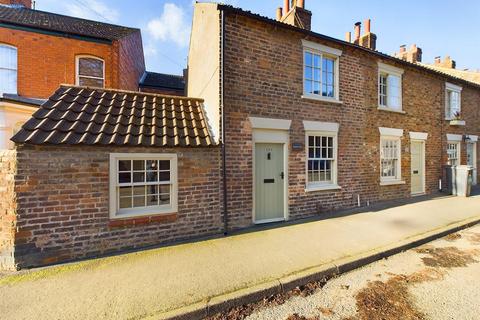 2 bedroom end of terrace house for sale, Eastgate, Louth LN11