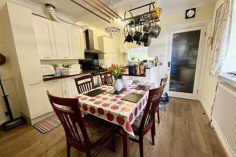 4 bedroom house for sale, Edge Dell, Scarborough, YO12