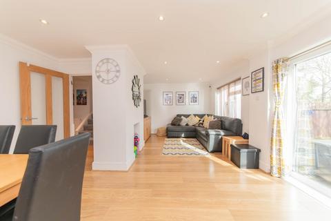 7 Chatsworth Close, Borehamwood, WD6 1UE